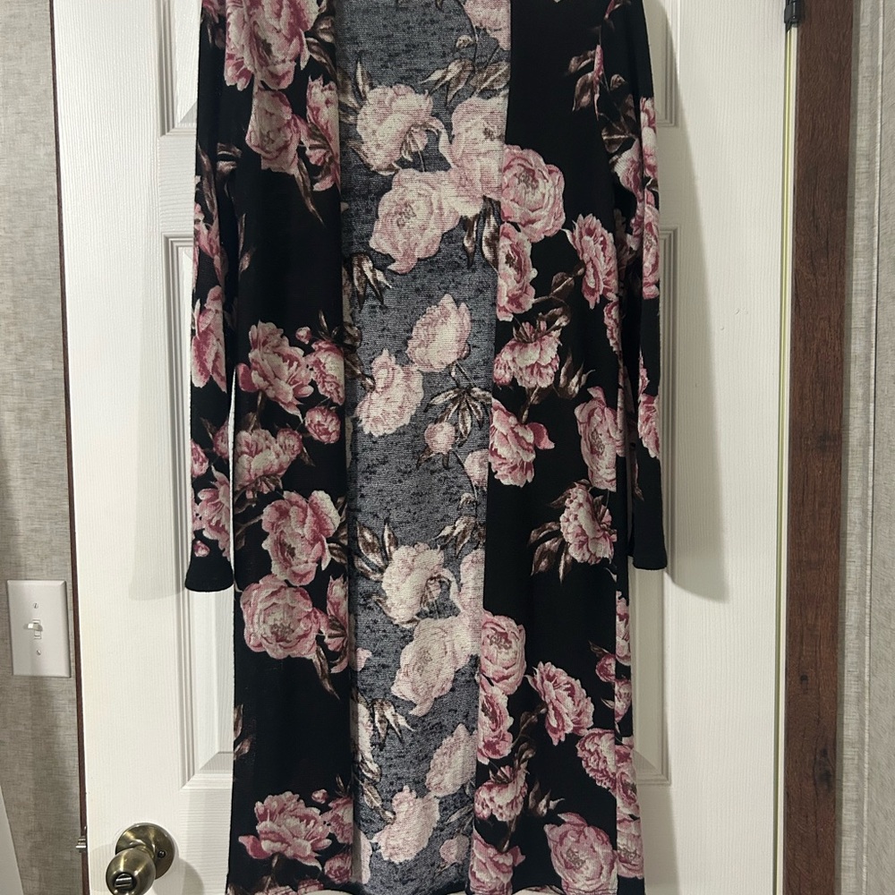 ‼️SOLD‼️ Floral Long Sleeve Cardigan